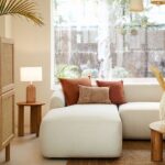 Renueva tu sofá con estilo: trucos para cojines en la decoración